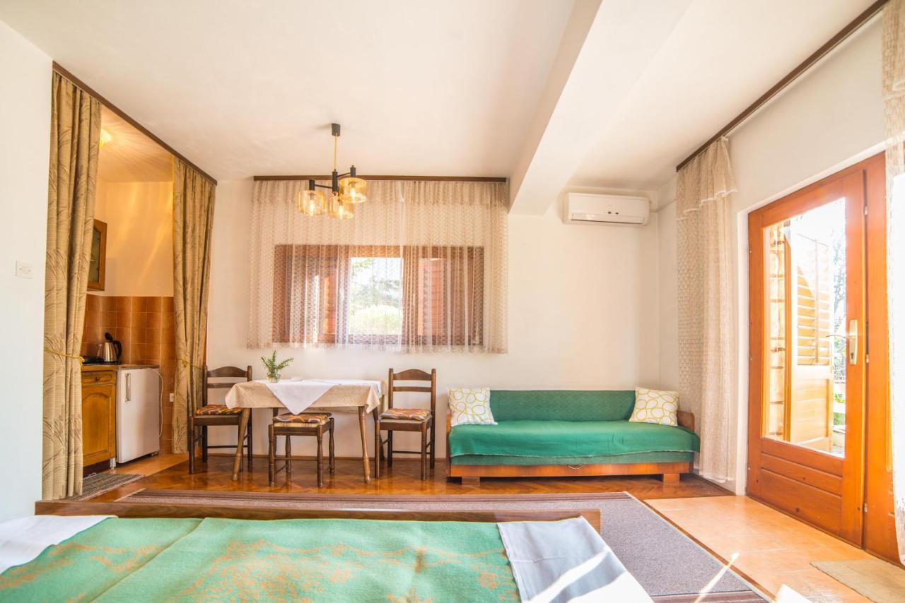 Apartments Antic 4255 Selce Luaran gambar